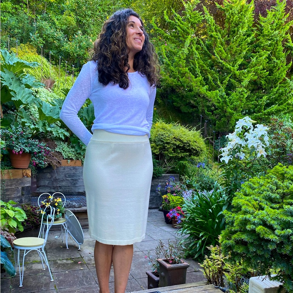 Off-white Pencil skirt by French Designer Fabrice Karel, perfect for fall!